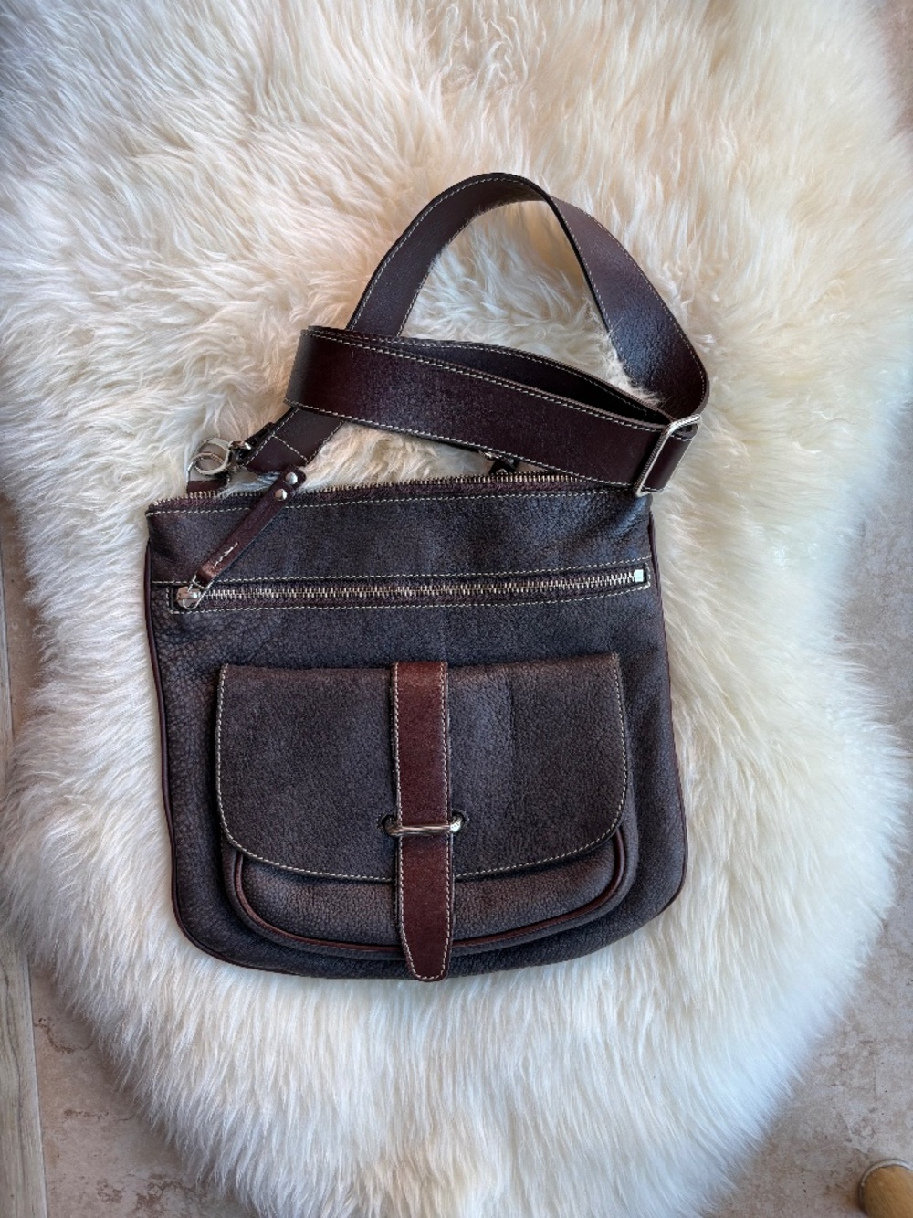 Elegant, Rare ROOTS Canada Leather Crossbody Bag Dark Brown Adjustable Strap